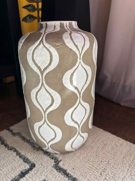 Photo of free Big vase (Rego Park) #2