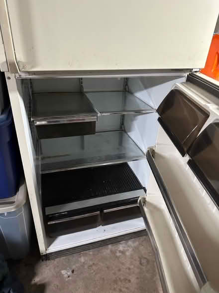 Photo of free GE Refrigerator (Hamden CT) #2