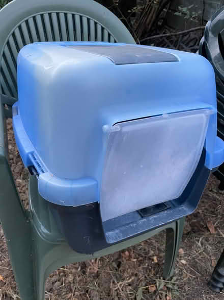 Photo of free Covered cat litter tray with open bag of litter (Northaw EN6) #2