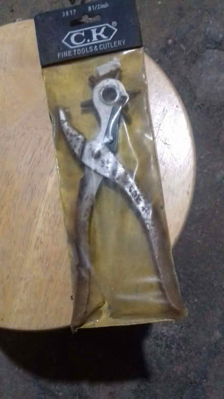 Photo of free hole punch (Quinton B32) #1