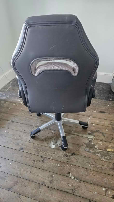 Photo of free Office/Gaming chair (Wallington SM6) #3