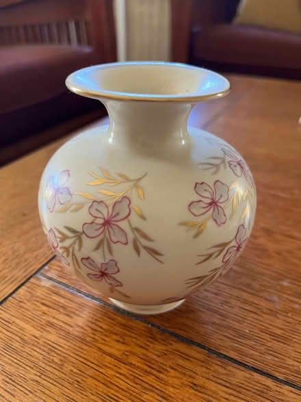 Photo of free small vase (Springfield, Delco) #1