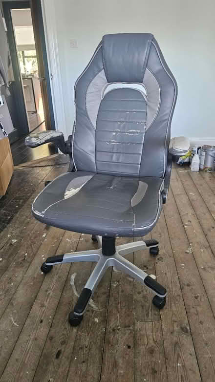 Photo of free Office/Gaming chair (Wallington SM6) #4