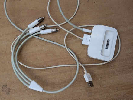 Photo of free Apple ipod classic docking station & audio leads (Downend BS16) #1