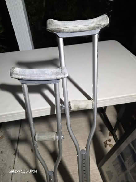 Photo of free Pts and pans crutches wall deco etc (Belle mead nj off route 206) #4