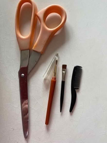 Photo of free Eye liner brush, shadow brush and 'comb' (Malvern WR14) #1