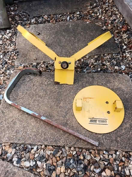 Photo of free Maypole wheelclamp (RG4) #1