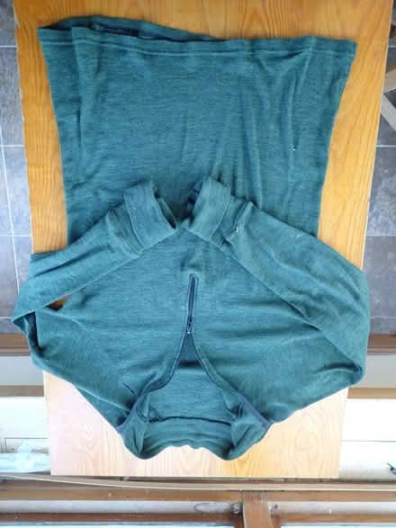 Photo of free Meraklon thermal man's top, large size (Fairfield LA1) #2