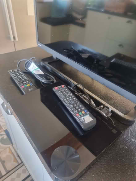 Photo of free LCD TV and DVD Player (Great Strickland CA10) #2