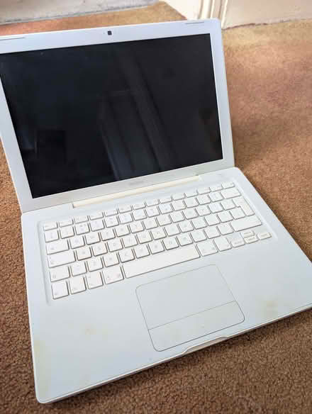 Photo of free Old MacBook A1181 for spares /repair (Mold CH7) #1