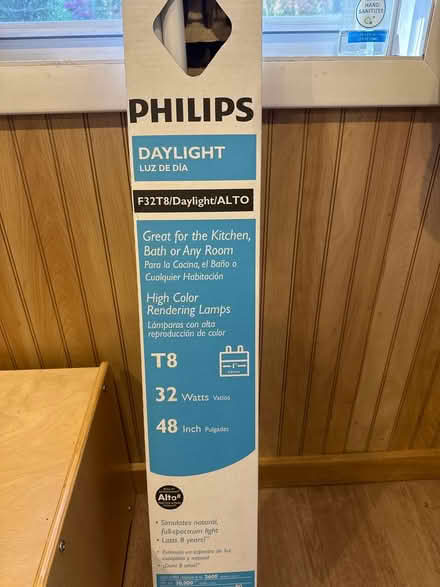 Photo of free 4 fluorescent bulbs (Cortlandt Manor) #1