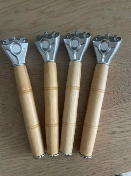Photo of free 4x Bulldog razor handles (SW16) #1