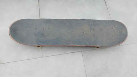 Photo of free Full size skateboard (RH12) #1