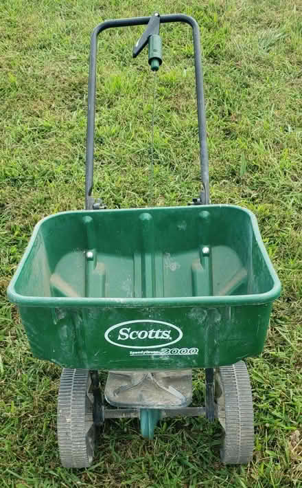Photo of free Scotts SpeedyGreen Lawn Hopper (Front Royal) #1