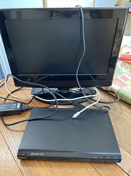 Photo of free TV and DVD player (Wells BA5) #1