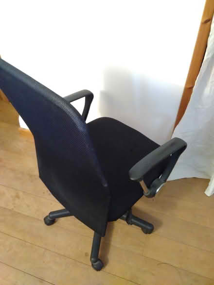 Photo of free Black office chair with arms (Bagwyllydiart HR2) #2