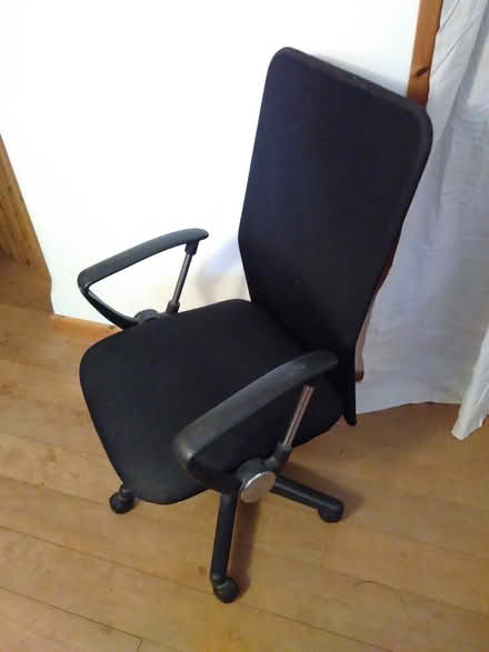 Photo of free Black office chair with arms (Bagwyllydiart HR2) #1