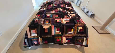 Photo of free Vintage log-cabin quilt (Burien) #1