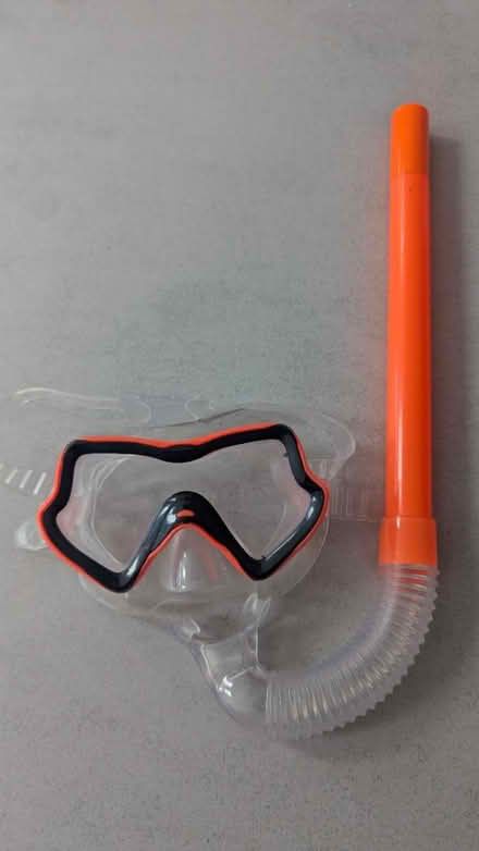 Photo of free Snorkel and mask (kids) (St Albans AL1) #1