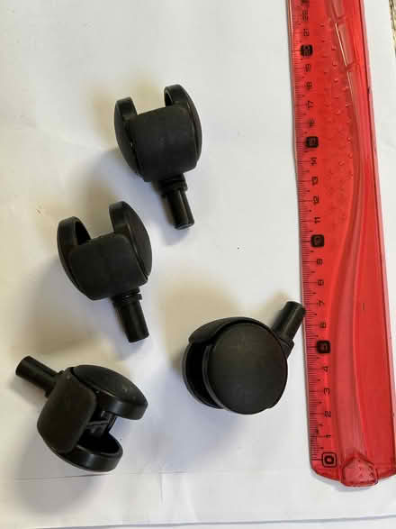 Photo of free Four castors (Wells BA5) #1