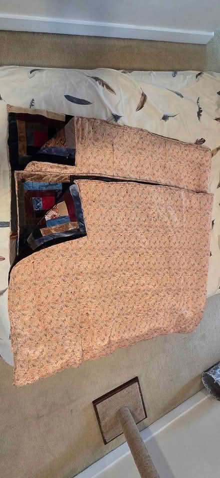Photo of free Vintage log-cabin quilt (Burien) #3