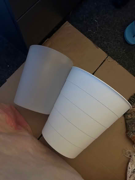 Photo of free Hangers, a scale and two bins (St James’ Park) #2