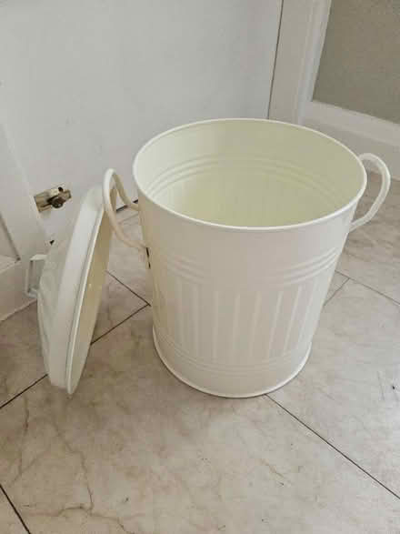 Photo of free Cream metal bin (Slyne-with-Hest LA2) #2