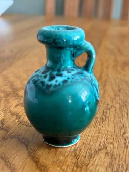 Photo of free Ornamental Urn (GU22) #1