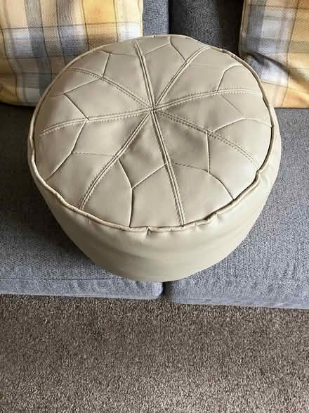 Photo of free Pouffe (Gwespyr CH8) #1
