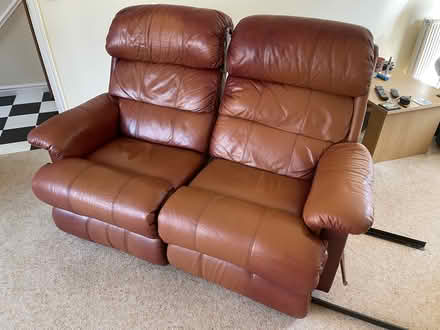 Photo of free La-Z-Boy 2/3 seat reclining settee (Lincoln, LN1 1AB) #3