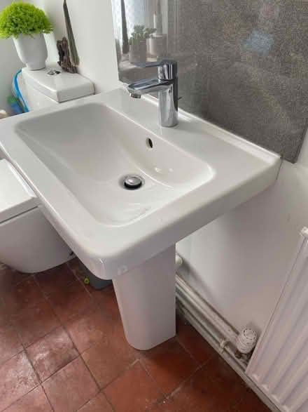 Photo of free Bathroom basin (Huntingdon PE29) #2