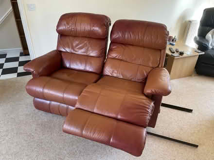 Photo of free La-Z-Boy 2/3 seat reclining settee (Lincoln, LN1 1AB) #4