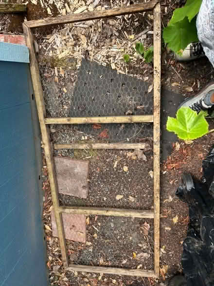 Photo of free Wooden frames with chicken wire (Leschi) #2