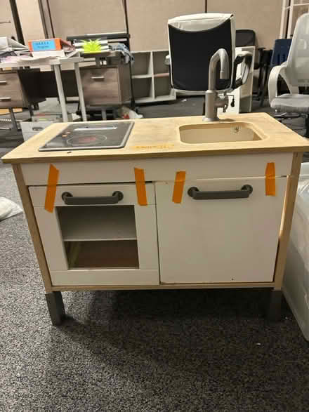 Photo of free Play kitchen (Beverly Grove in Los Angeles) #1