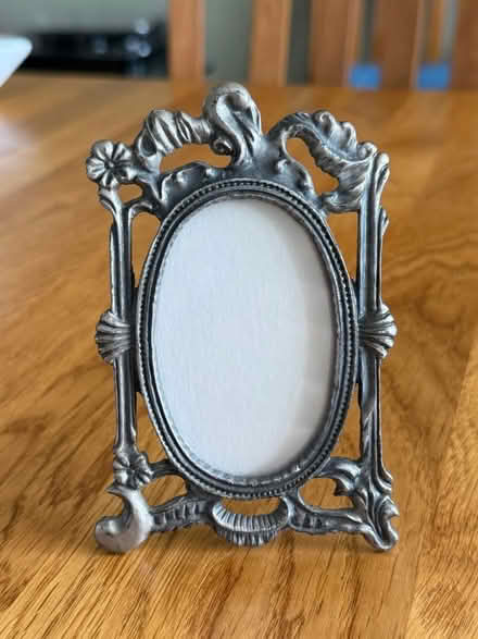 Photo of free Photo Frame (GU22) #1