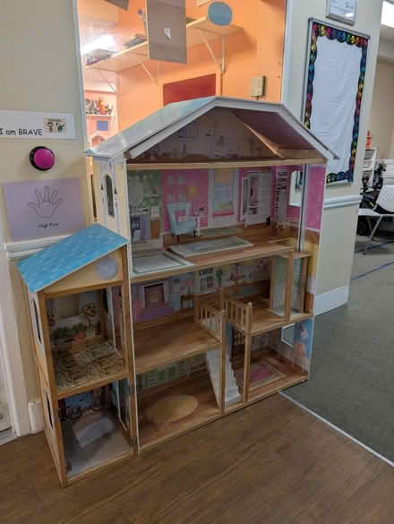 Photo of free Large doll house (Downtown Oak Park) #1