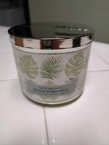 Photo of free Bath & body works candle (Odenton) #1