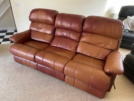 Photo of free La-Z-Boy 2/3 seat reclining settee (Lincoln, LN1 1AB) #1