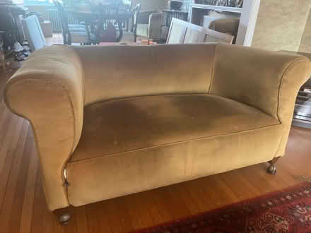 Photo of free 1040s Sofa (New Malden KT3) #1