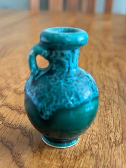 Photo of free Ornamental Urn (GU22) #2