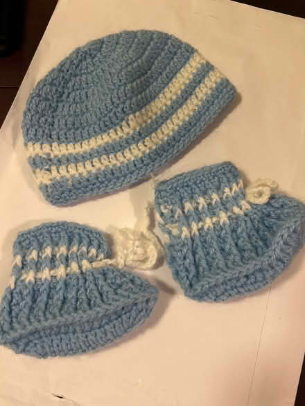 Photo of free Baby boy hat and booties (L5L 5P5) #1