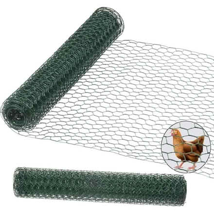 Photo of chicken wire or wire kennel (98225) #1