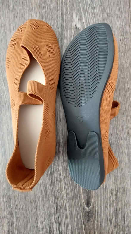 Photo of free Size 5 flats - new AL4 9 (St Albans Jersey Farm AL4) #1