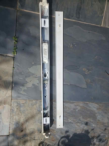 Photo of free 90cm fluorescent ceiling light (without tube) (Bearwood B67) #2