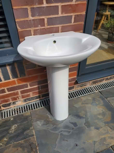 Photo of free Wash Basin (CRACKED- please see photos) (Bearwood B67) #1