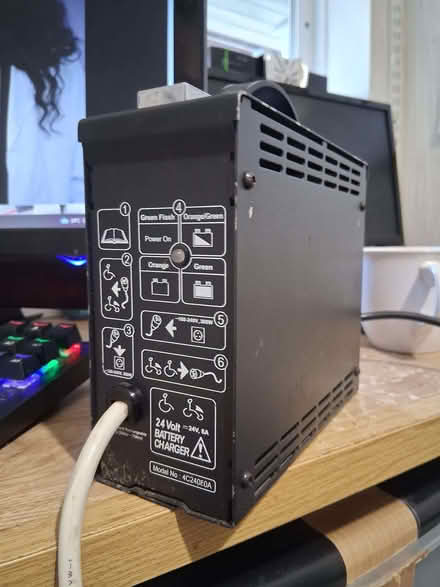 Photo of Battery charger 24v 8a (Crownhill MK8) #1
