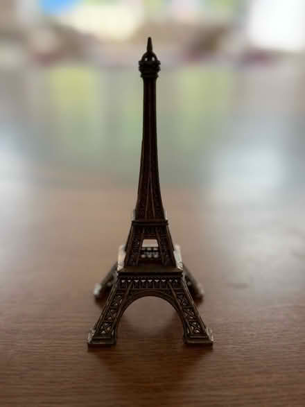 Photo of free Eiffel Tower Ornament (GU22) #1