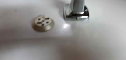 Photo of free towel bar (Hintonburg) #2