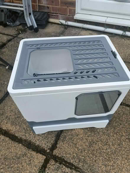 Photo of free Fellie cat litter tray (GU2 Stoughton) #1