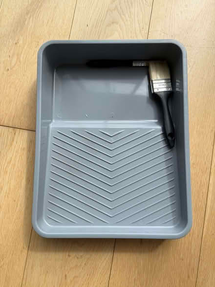 Photo of free Paint and paint tray (St. John's Wood NW6) #2
